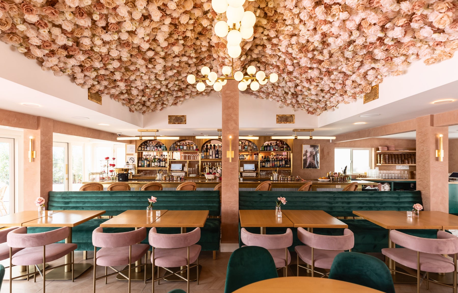 Luxury Restaurant Interiors: How to Create a High-End Dining Experience